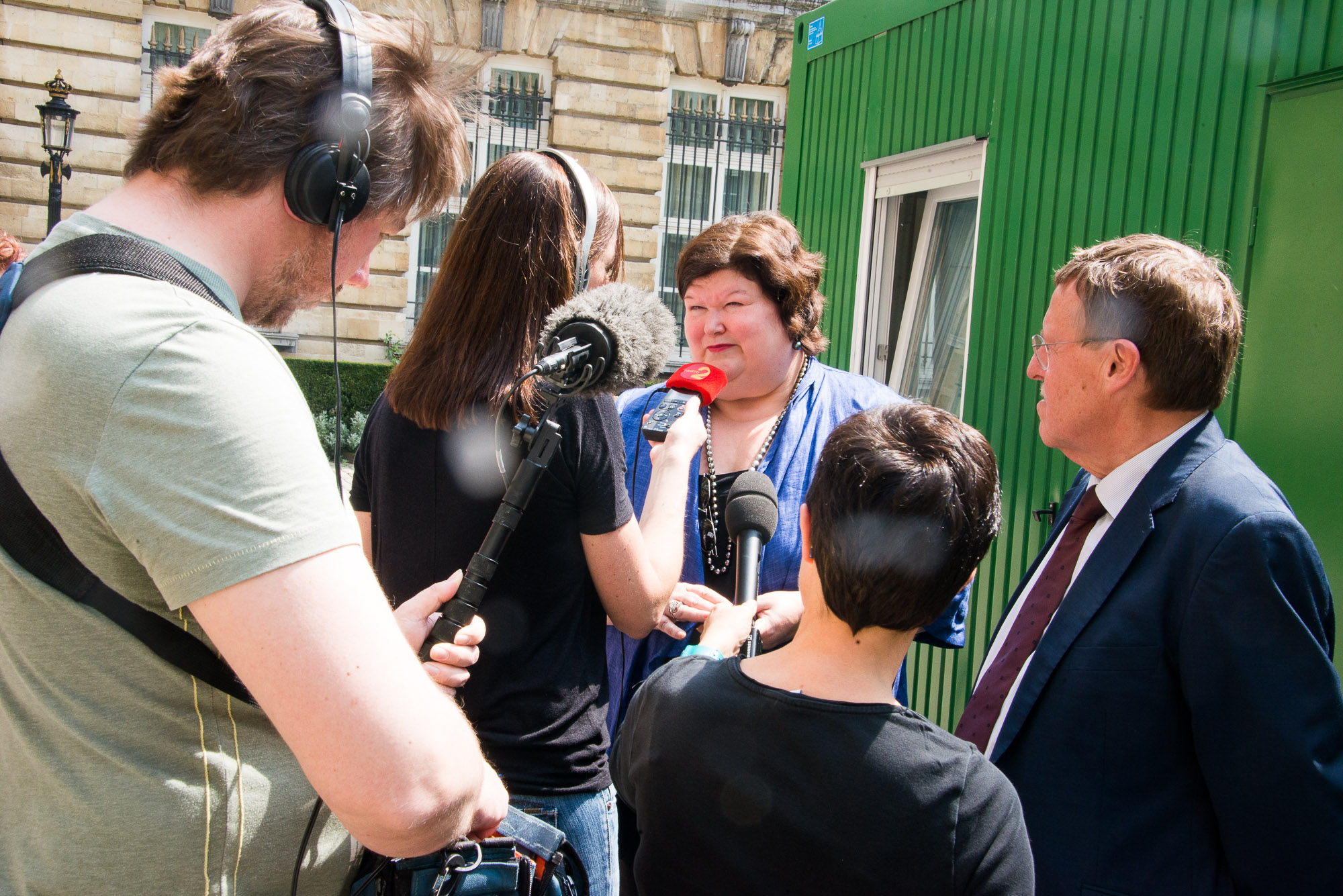 [Image: Belgian Minister and MPs touched by women’s stories in the African pop-up family planning clinic]